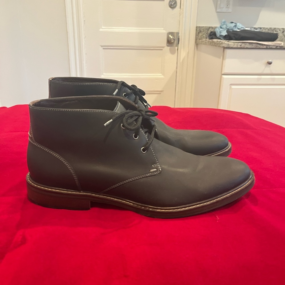 Johnston & Murphy Men’s Chukka Boots